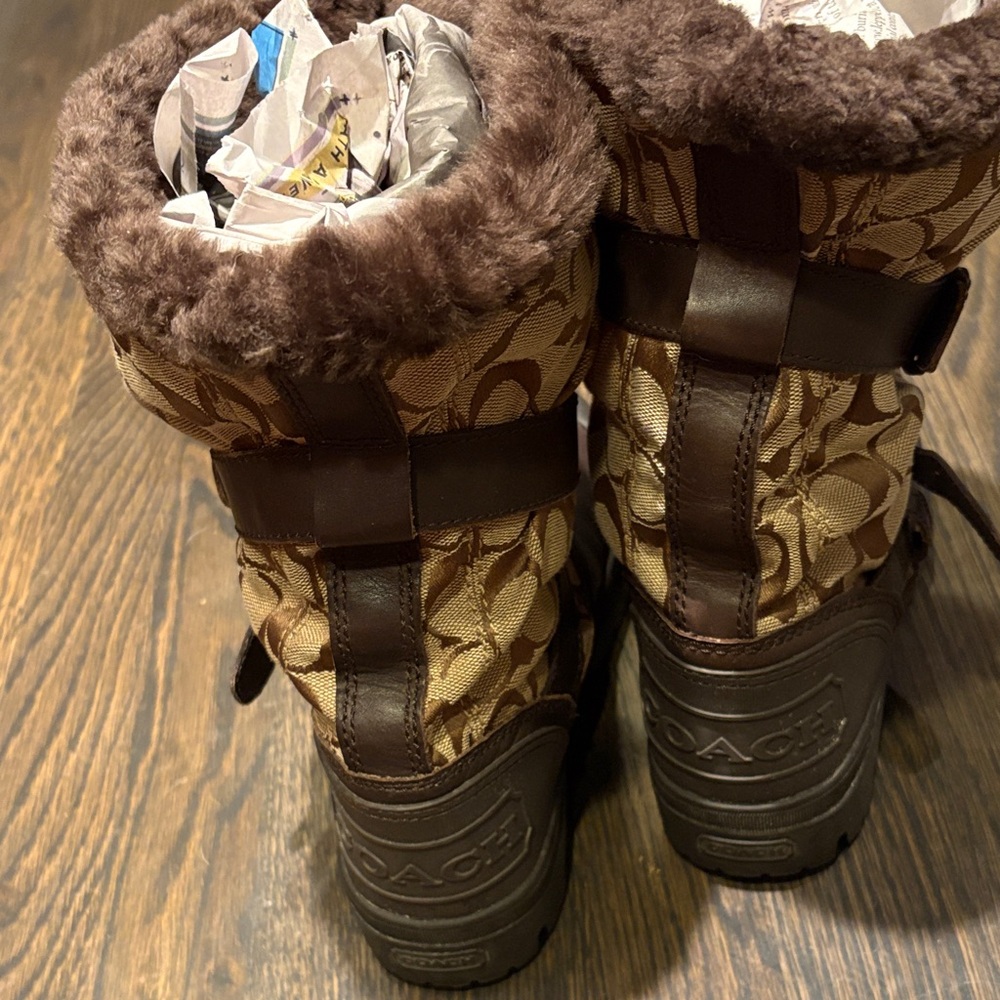 Coach cc logo holiway Winter snow ski Boots size 6 real fur rubber sole - Picture 4 of 11
